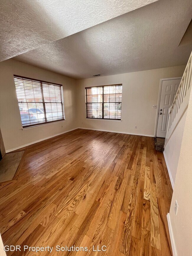 Building Photo - 2 br, 1.5 bath House - 702-A Fruit Ave NW