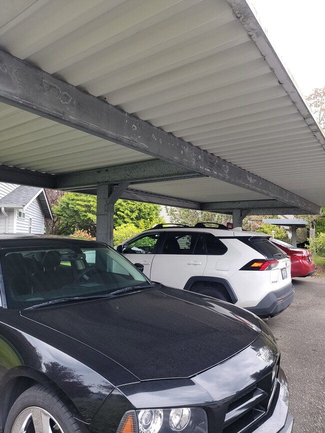 Carport - 2100 E Illinois St