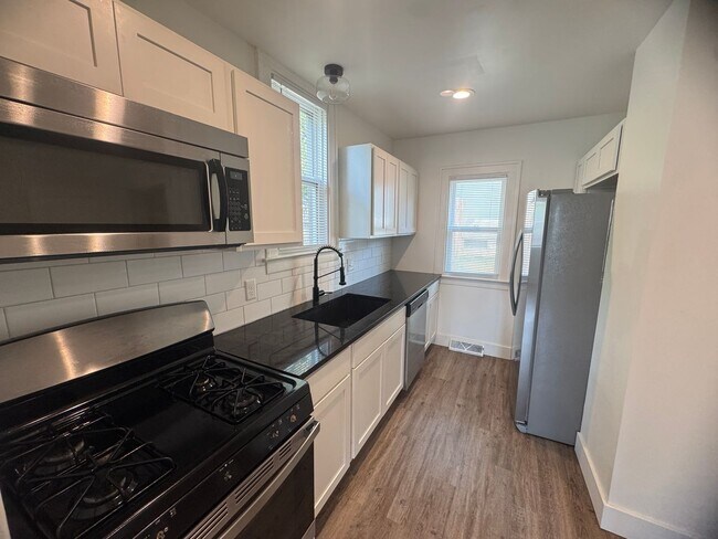 Foto del edificio - Adorable 3 bedroom home with central air a...