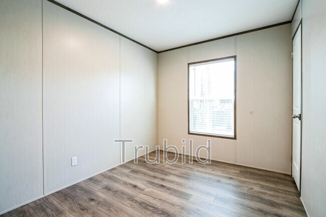 Foto del edificio - 1915 Cardell Rd