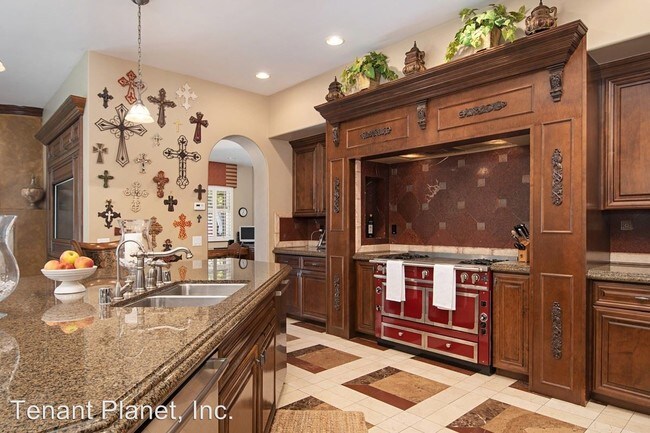 Building Photo - 6 br, 5.5 bath House - 14645 Arroyo Hondo