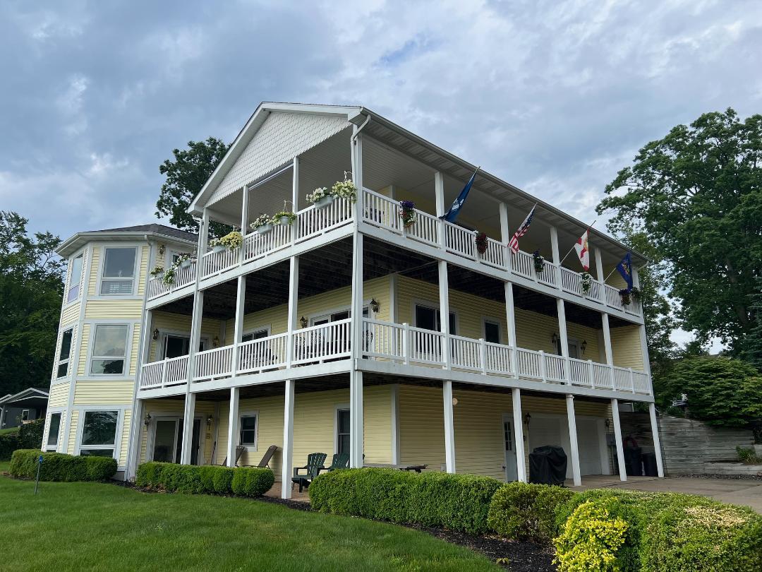 Primary Photo - 851 N Lakeshore Dr