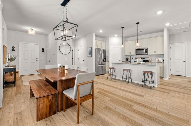 Foto del edificio - Modern Moncks Corner Home!