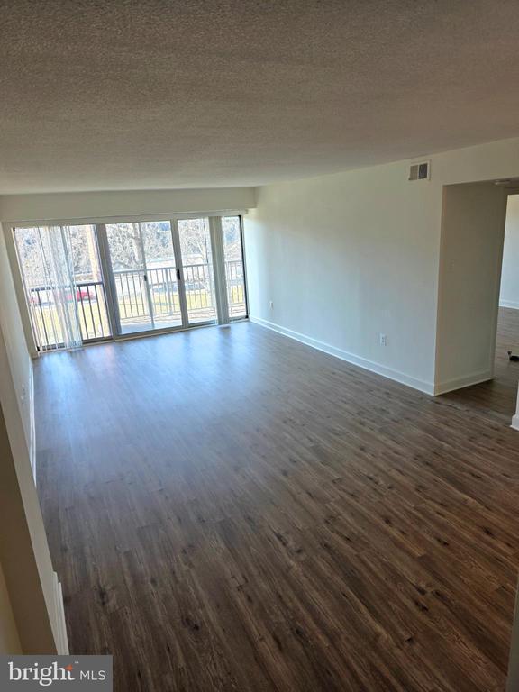 Building Photo - 1300 Army Navy Dr