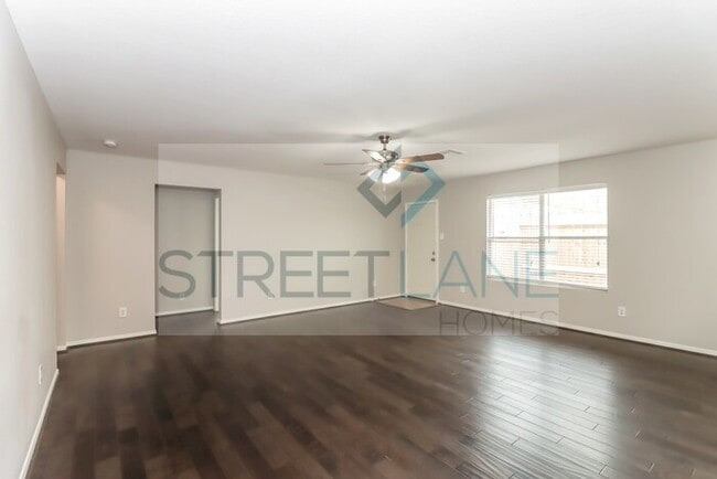 Building Photo - REDUCED!