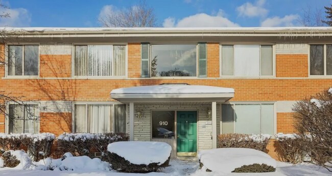Building Photo - 910 N Adams Rd