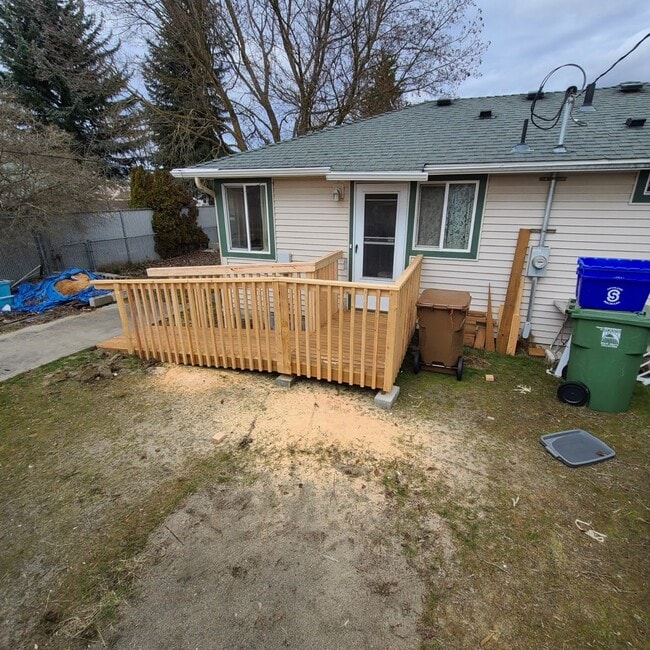 Back Door - 2517 W Queen Ave