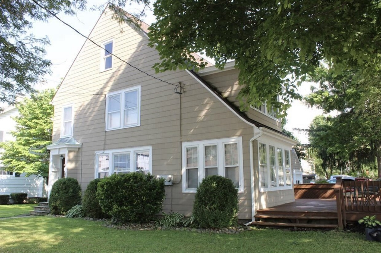 Front of House - 465 Beecher St