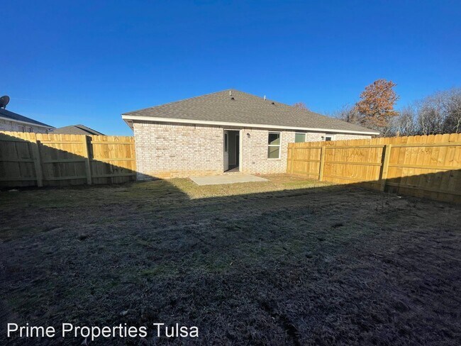 Building Photo - 3 br, 2 bath House - 1900 Cypress St.