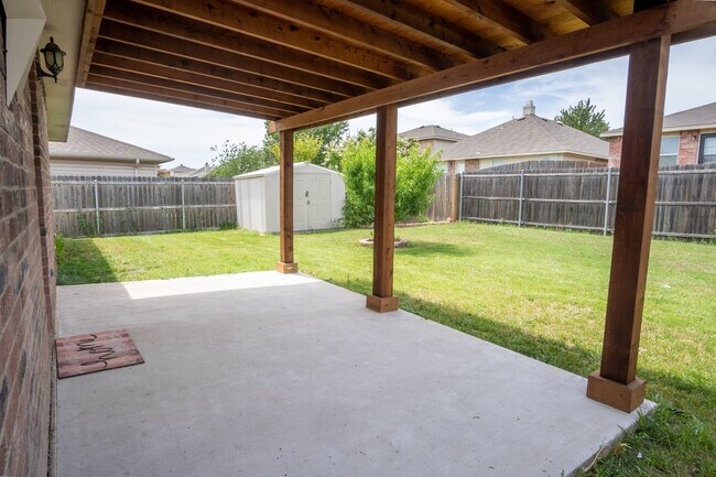 Building Photo - 1705 Baxter Springs Dr