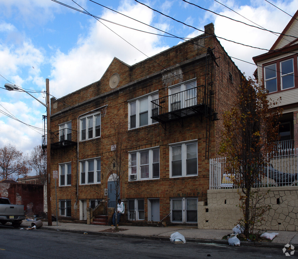 Building Photo - 398-400 S 15th St