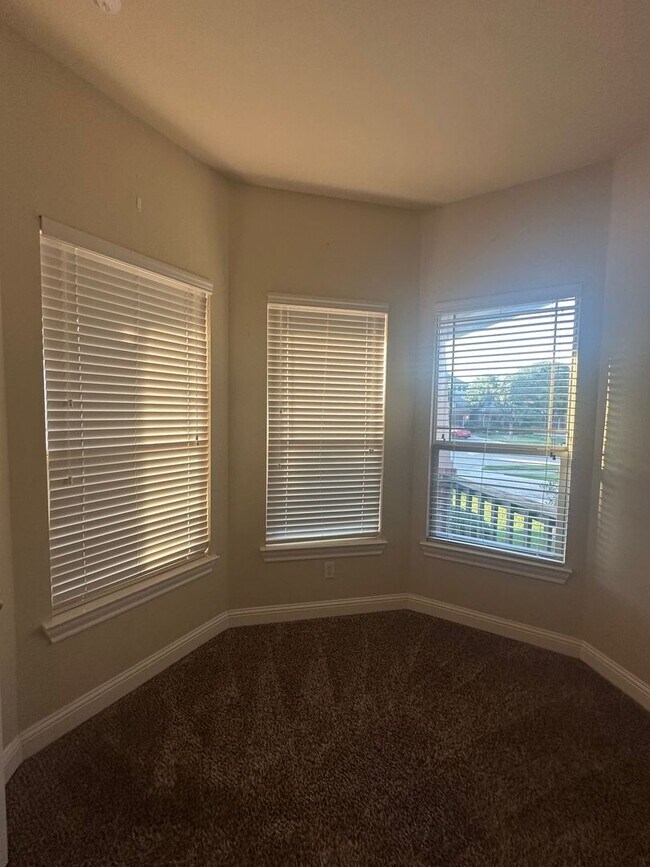 Foto del edificio - **Christie Ranch**Available 9/10