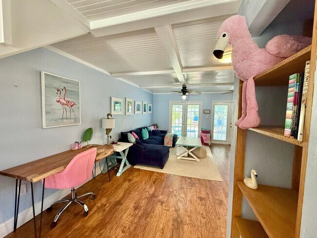 Foto del edificio - Beautiful 2 Bedroom Townhome in NSB with p...