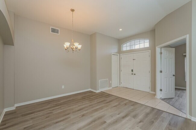 Building Photo - 411 Sand Ridge Dr