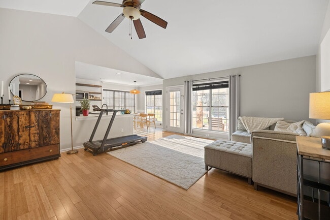 Sala de estar - 3100 Fairington Dr