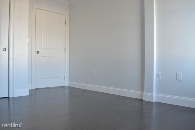 Foto del edificio - 730 E Broadway