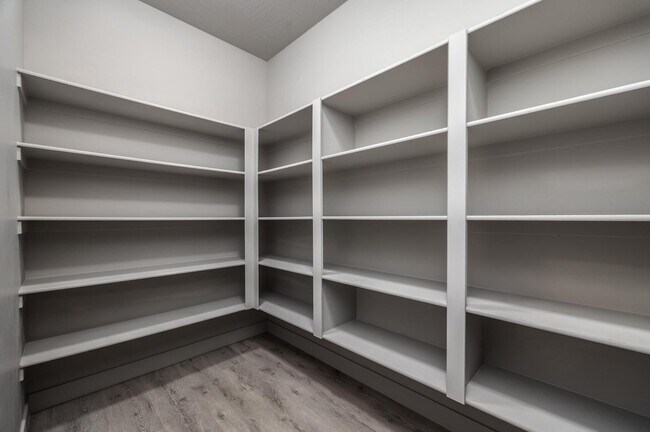 Building Photo - 1861 N Mountain View Dr