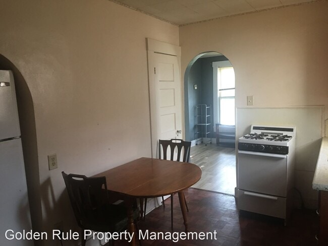 Building Photo - 116 N Plum St