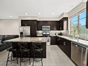 Building Photo - 132 Cadence