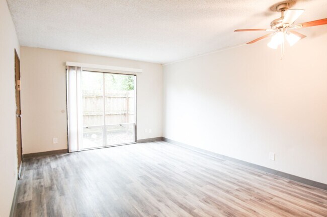 Foto del edificio - Great Garden Level 1Bdr Near OHSU with Private Patio!