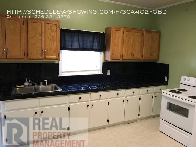 Building Photo - 3BR/1BA Home w/many updates!