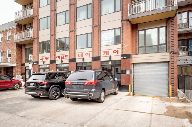 Building Photo - 14456 Roosevelt Ave