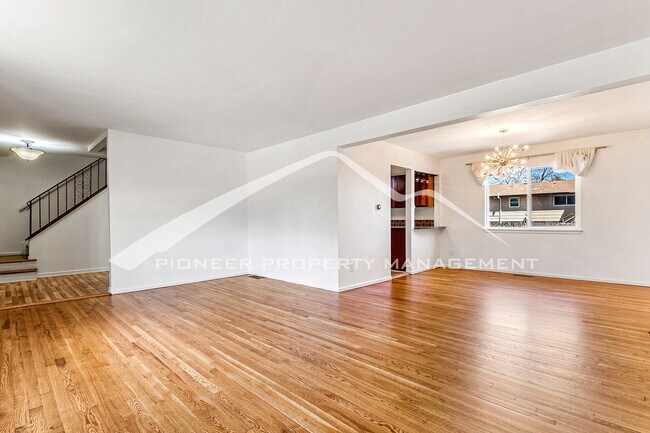Foto del edificio - Beautiful Updated Home Conveniently locate...