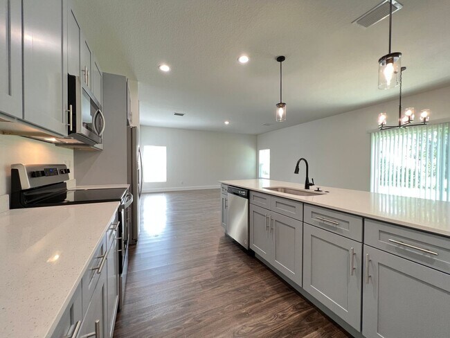 Foto del edificio - Wonderful 4 BD/2BA Home in Beautiful Palm ...