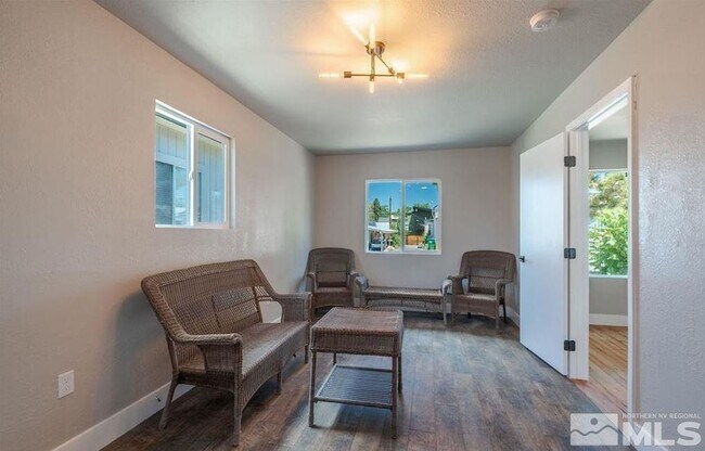 Foto del edificio - 210 Cheney St