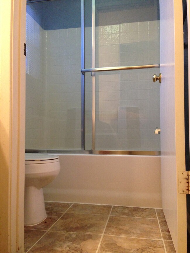 Building Photo - Silver Creek area. 4BD 2 BA. CLEAN,  NEWLY...
