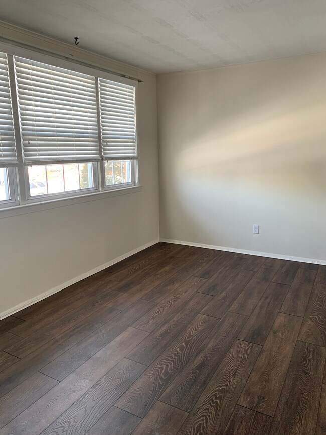 Foto del edificio - 216 W Magnolia Ave