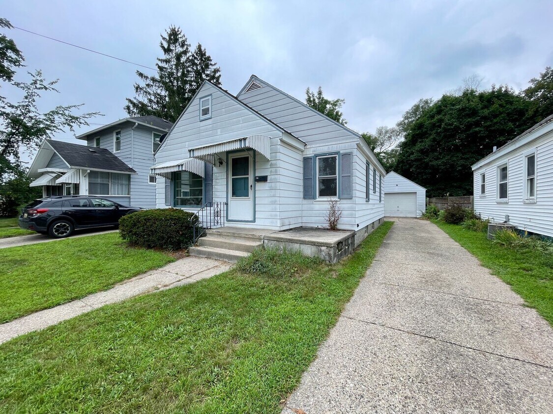 Primary Photo - Three Bedroom Home in Northeast Grand Rapids
