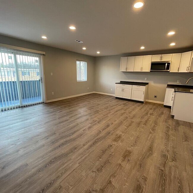 Foto del edificio - 6243 E 11th St