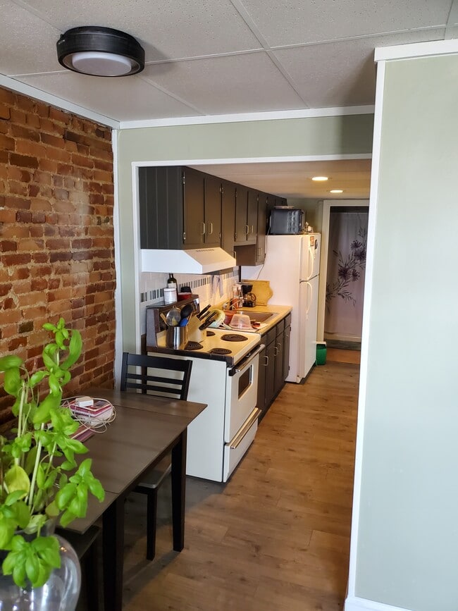 Kitchen - 527 West St