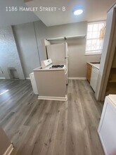 Building Photo - 1186 Hamlet St