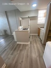 Building Photo - 1186 Hamlet St