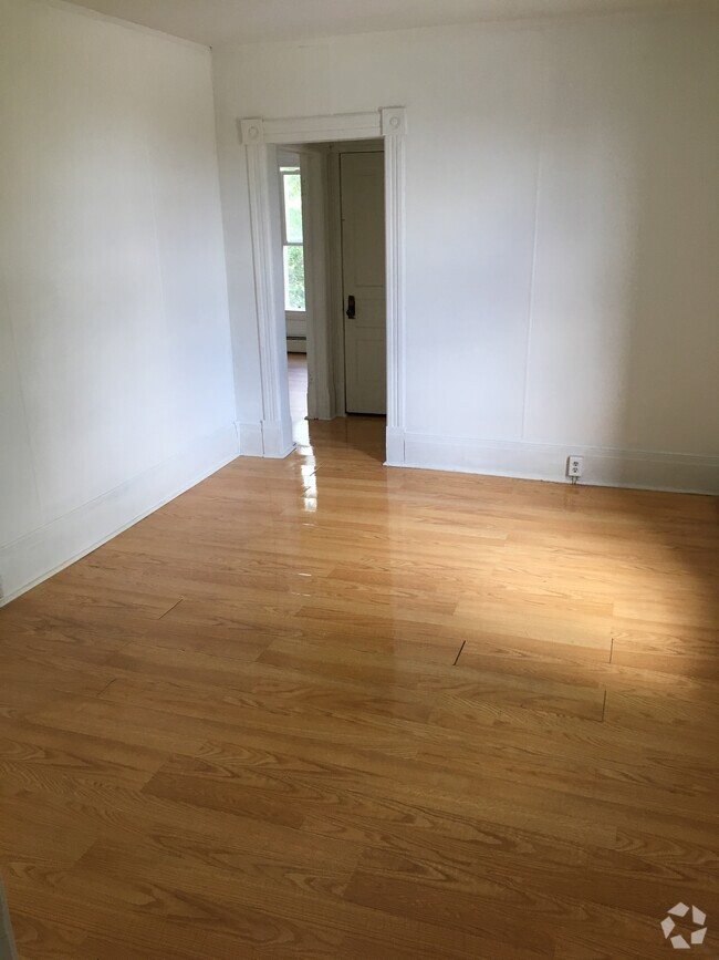 Building Photo - 207 S Mill St Apt 2