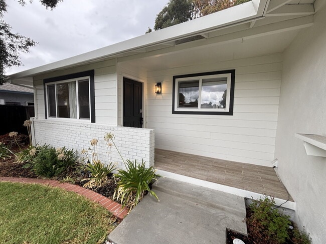 Photo - 946 Notre Dame Ave Apartment