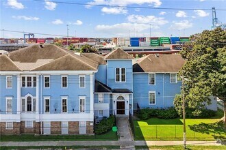 Building Photo - 4716 Annunciation St