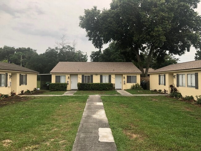 Photo - 7426 Villas Oak Ct House