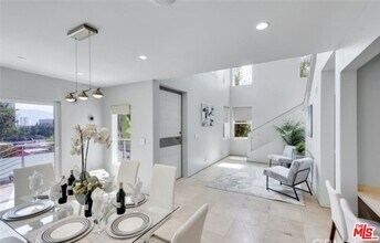 Building Photo - 3943 Fredonia Dr