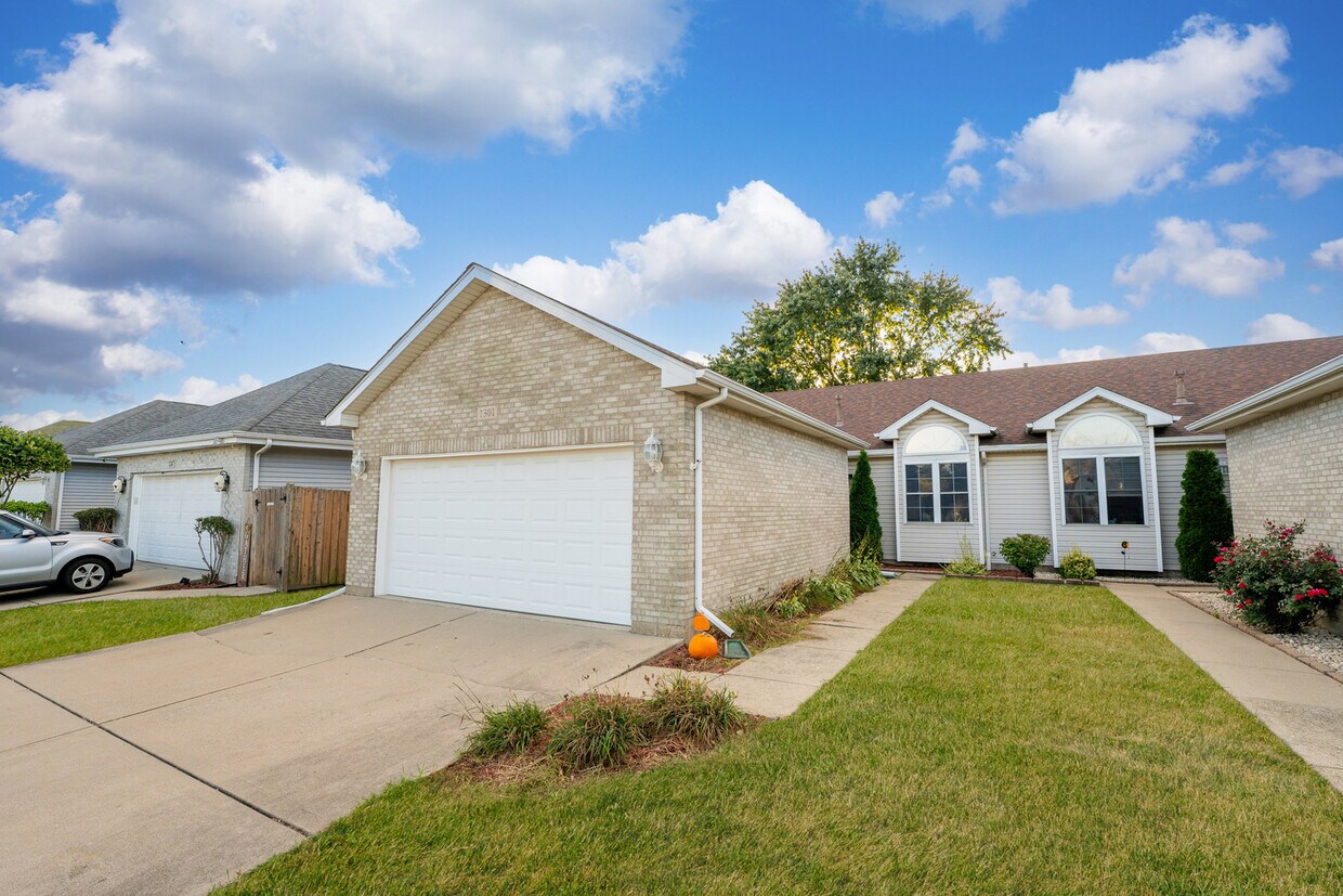 Primary Photo - 1301 O'Leary Dr