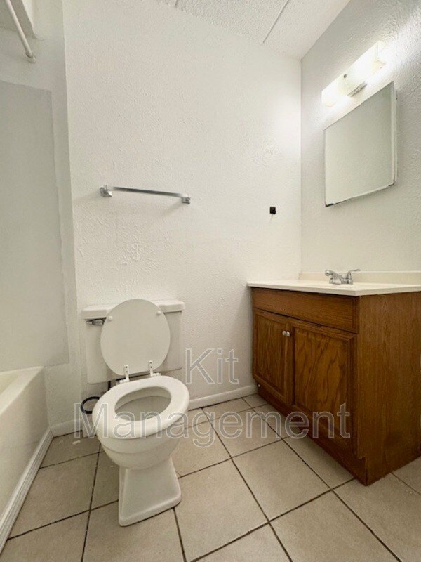 Foto del edificio - Charming 1-Bed in Toledo – Cozy 570 sq ft with Shared Laundry for Just $675