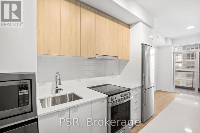 Building Photo - 30 Upper Mall Wy