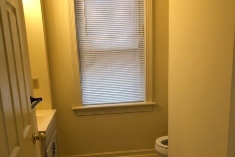 Powder room - 1013 Park Pl