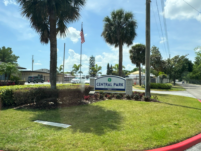 Foto del edificio - 1501 W Commerce Ave
