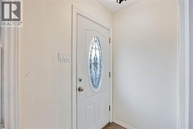 Building Photo - 226 Trudeau Dr