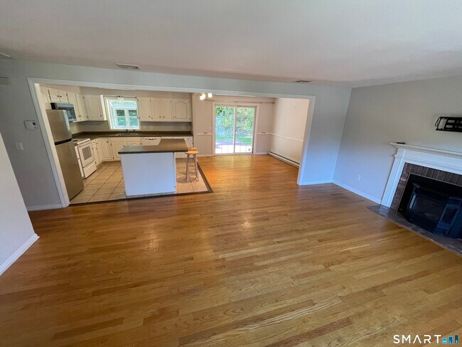 Building Photo - 85 Brentwood Dr