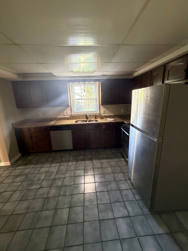 Foto del edificio - 3 Bedroom 3 Bathroom For Rent