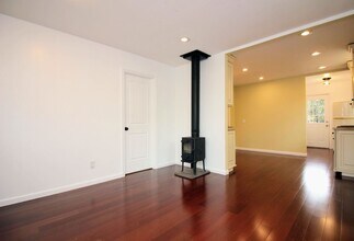 2 Bedroom Home with Large Yard in SW Santa Rosa